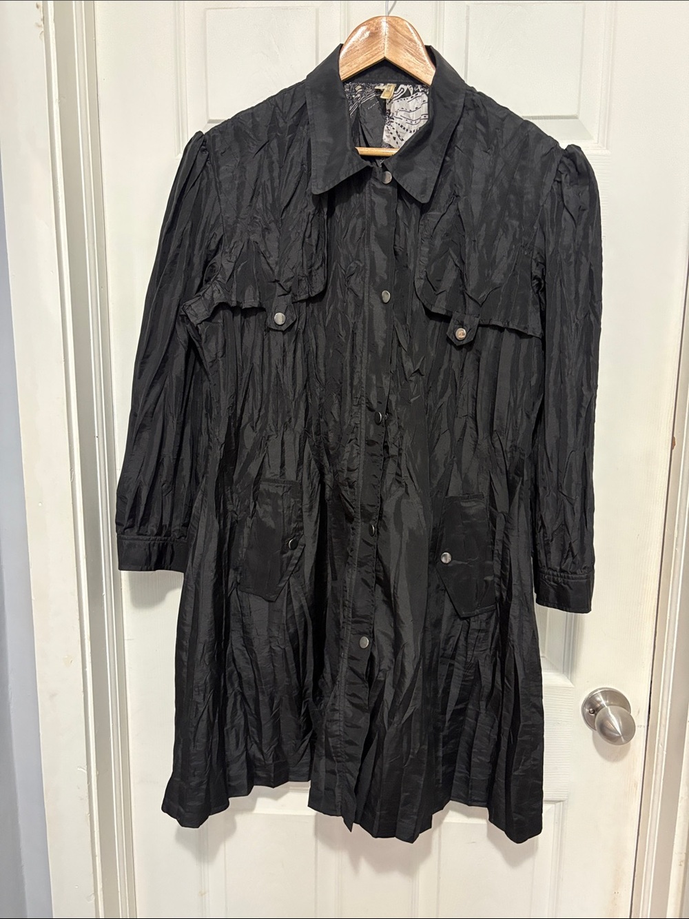 LINDI Black Women’s Lightweight Snap-Front Coat